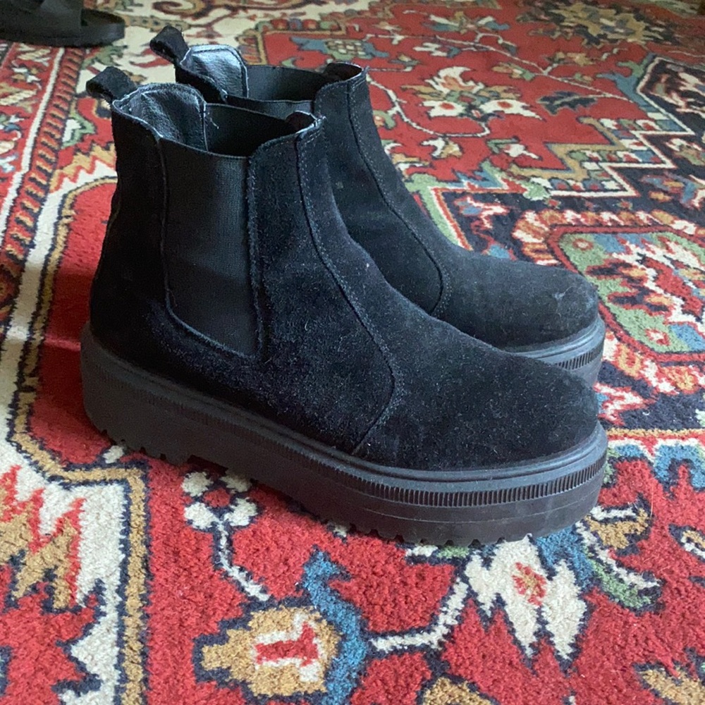 UO Chelsea Boots